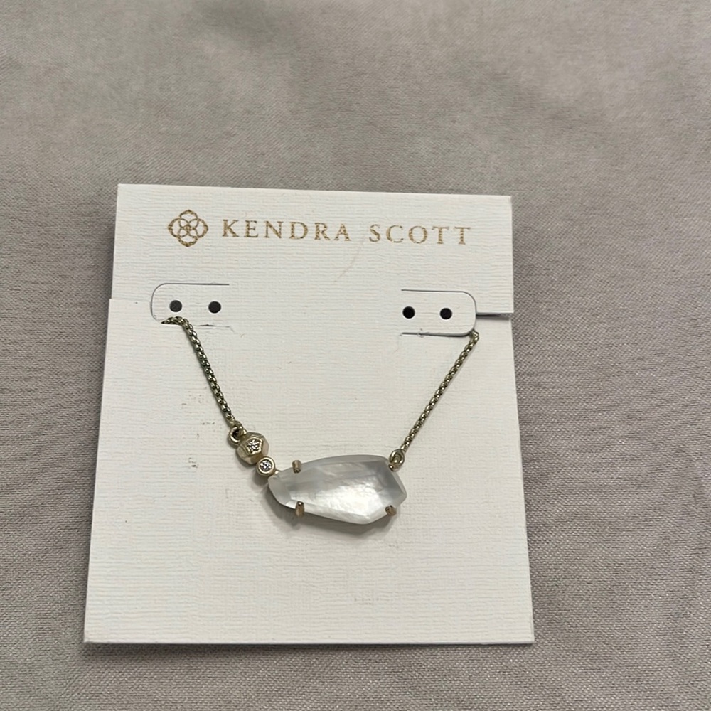 Kendra Scott Barbara pendant necklace